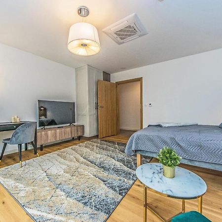 Bh Properties, Apartamenty Teatr Wybrzeze Srodmiescie Danzica Esterno foto
