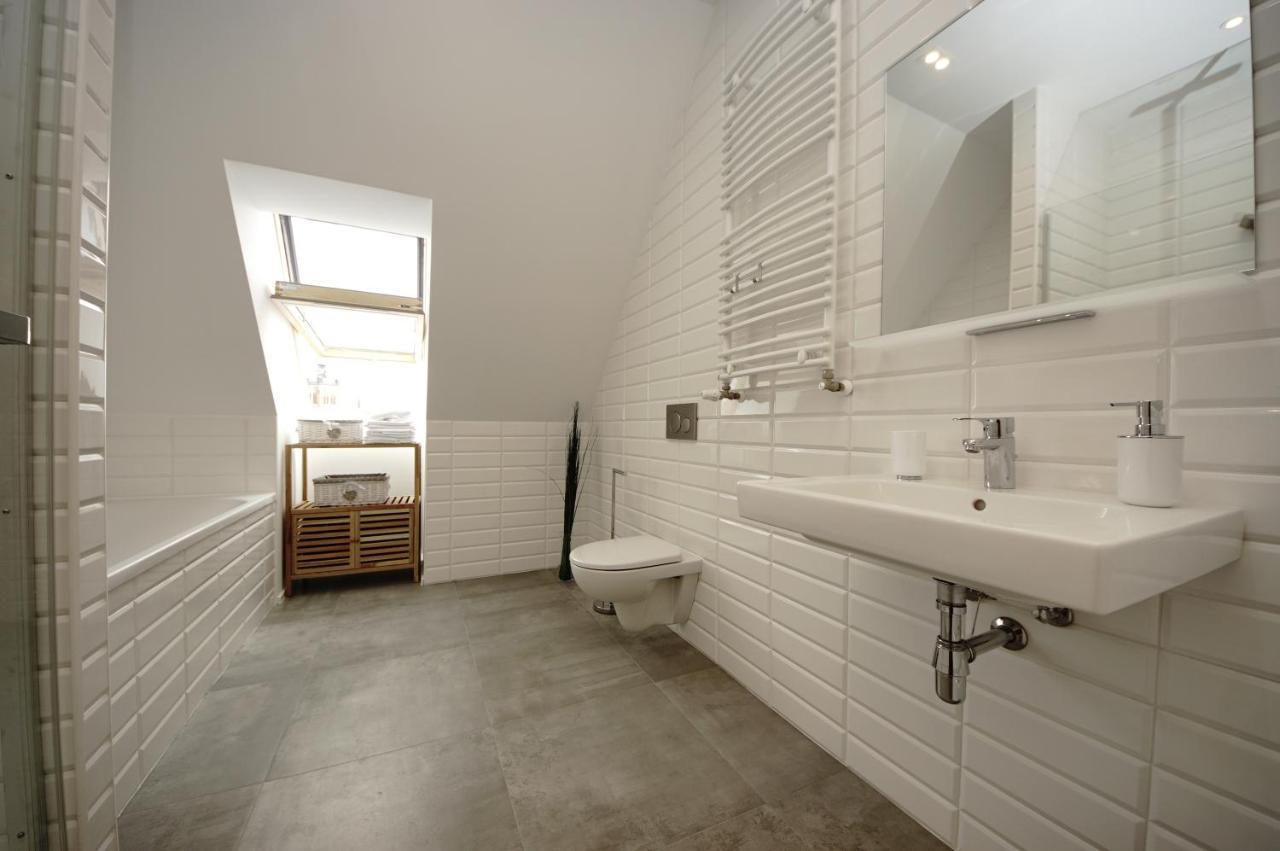 Bh Properties, Apartamenty Teatr Wybrzeze Srodmiescie Danzica Esterno foto