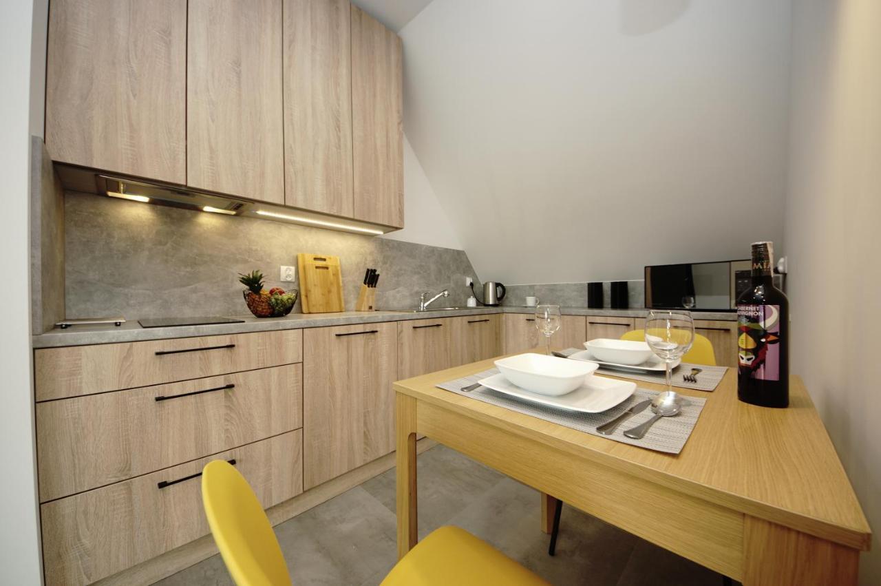 Bh Properties, Apartamenty Teatr Wybrzeze Srodmiescie Danzica Esterno foto