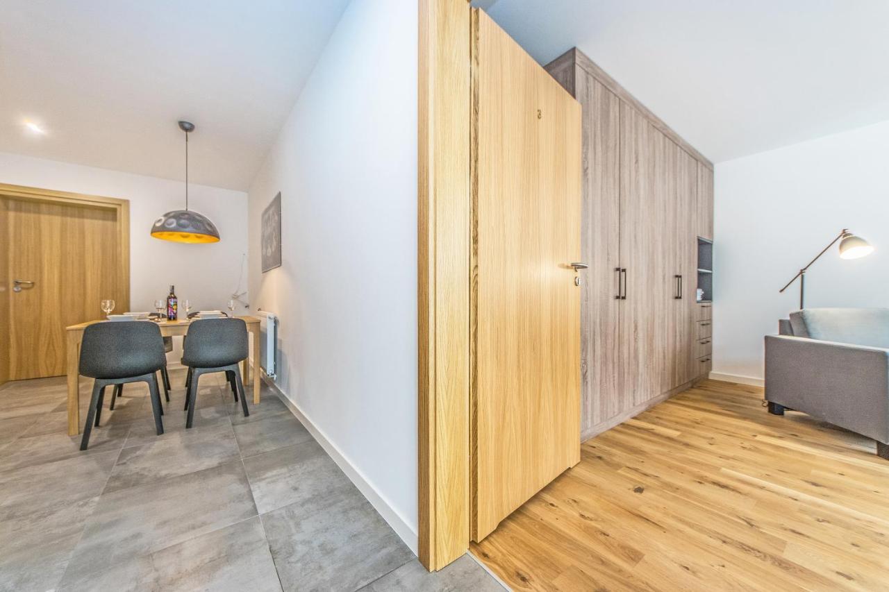 Bh Properties, Apartamenty Teatr Wybrzeze Srodmiescie Danzica Esterno foto