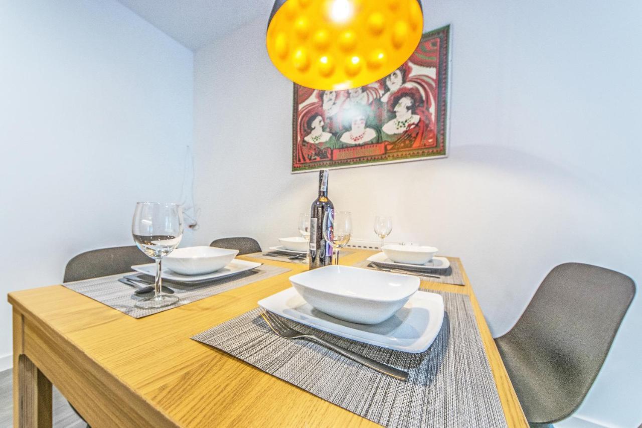 Bh Properties, Apartamenty Teatr Wybrzeze Srodmiescie Danzica Esterno foto