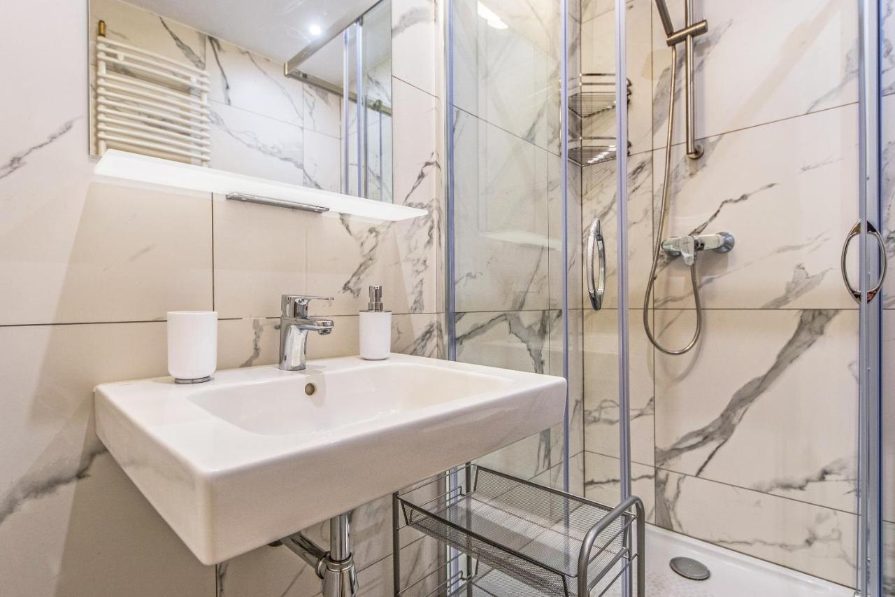 Bh Properties, Apartamenty Teatr Wybrzeze Srodmiescie Danzica Esterno foto