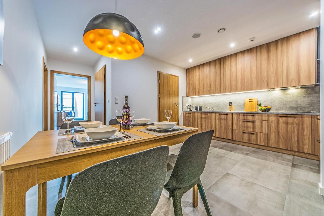 Bh Properties, Apartamenty Teatr Wybrzeze Srodmiescie Danzica Esterno foto